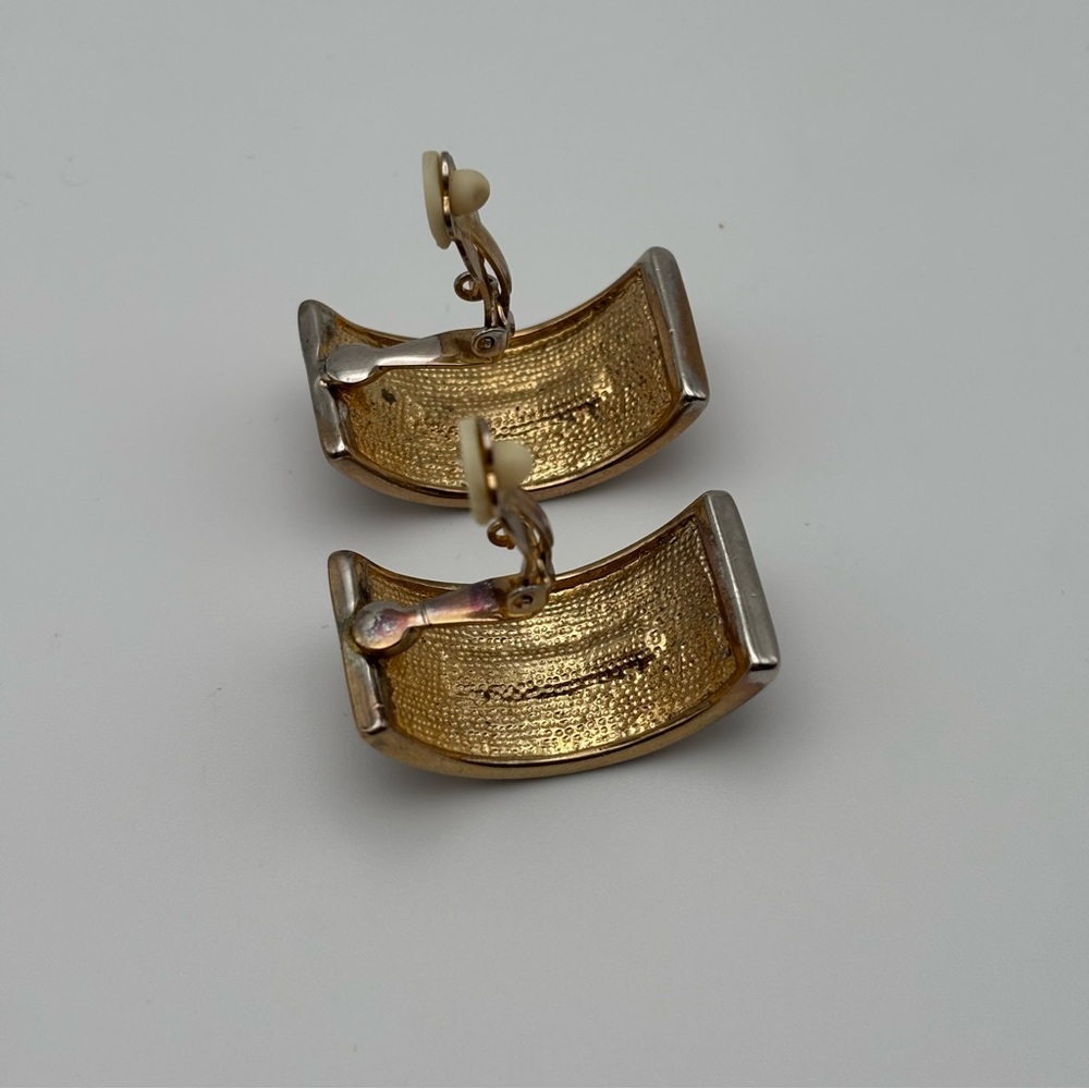 Vintage Gold-Tone Enamel Rhinestone Clip-On Earrings - Picture 5 of 6